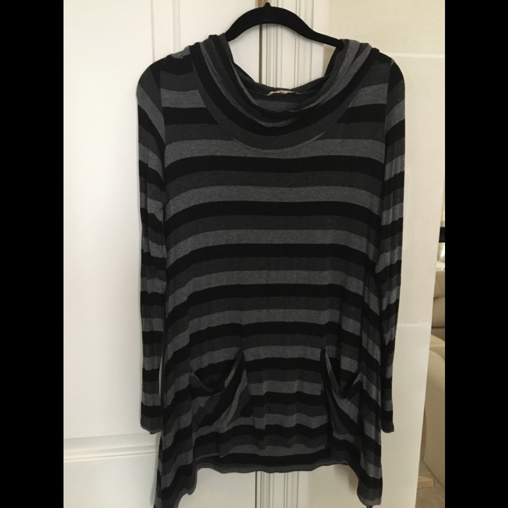 ❤️Black/Grey striped super cute tunic